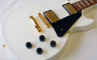 Gibson Les Paul Studio Electric Guitar Alpine White Gold Hardware